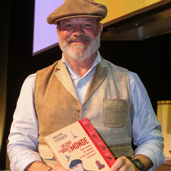 Le chef Philippe Etchebest au 20ème Festival du Livre gourmand au Théâtre de Périgueux, le 15 novembre 2025. ©Jean-Marc LHOMER/Bestimage.