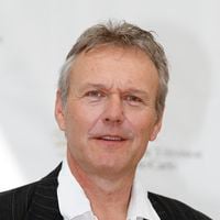 Anthony Head (Buffy contre les vampires) s'est éteint à 72 ans : ses deux filles en disent plus sur les circonstances de son départ
