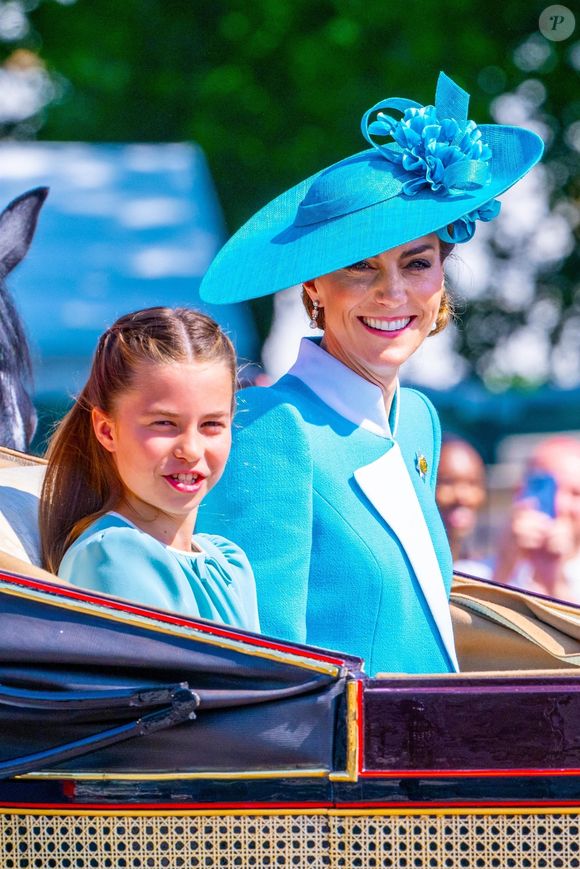 La princesse Charlotte de Galles, Catherine (Kate) Middleton, princesse de Galles, - Les membres de la famille royale britannique arrivent à Buckingham Palace pour la cérémonie Trooping the Colour à Londres, le 14 juin 2025. Affecté par le crash du Boeing 787 Dreamliner à Ahmedabad du 12 juin, le souverain et les officiels porteront un brassard noir en hommage aux plus de 270 victimes. Bon nombre d'elles étaient des ressortissants britanniques.
© Backgrid / Bestimage