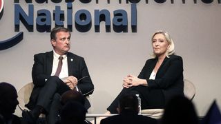 Marine Le Pen et Louis Aliot : L'ex-couple contraint de vivre avec Jean-Marie Le Pen, une cohabitation qui s'est mal passée