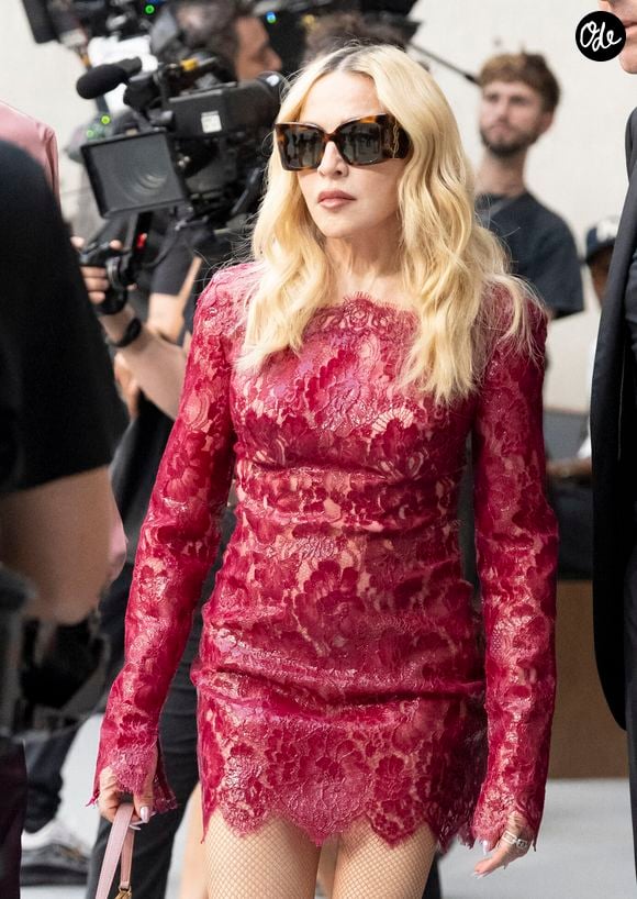 Madonna - People au défilé de mode homme Saint Laurent Printemps/Eté 2027 dans le cadre de la Fashion Week de Paris le 23 juin 2026.