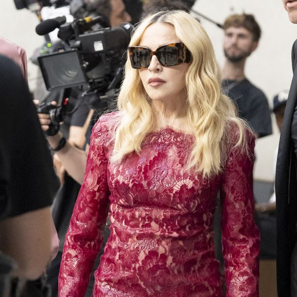 Madonna - People au défilé de mode homme Saint Laurent Printemps/Eté 2027 dans le cadre de la Fashion Week de Paris le 23 juin 2026.