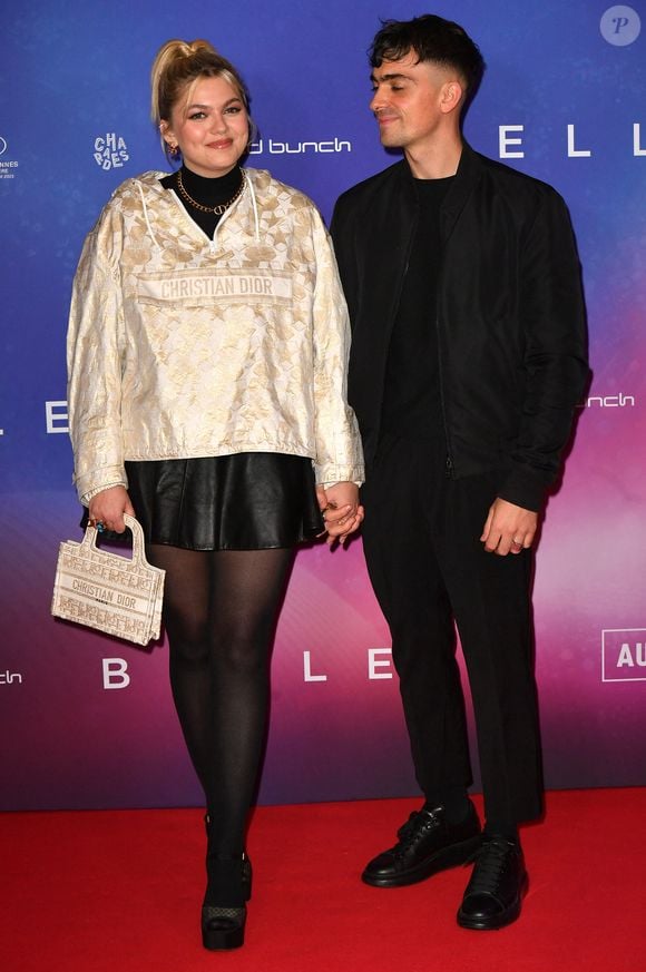 Mais tout ne s'est pas passé comme prévu à l'époque, épidémie de Covid-19 oblige
Louane et son compagnon Florian Rossi  - Avant Première de " Belle " film animé japonais au Grand Rex à Paris le 6 décembre 2021 . © Veeren / Bestimage