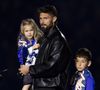 Olivier Giroud est une légende vivante du football français
Olivier Giroud, entouré de ses enfants Aria, Aaron, Evan et Jade, reçoit un hommage au Stade de France avant le Quart de finale de la Ligue des Nations de l'UEFA "France - Croatie (2-0 / tab 5-4)" au Stade de France à Saint-Denis.
© Cyril Moreau/Bestimage