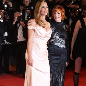 Ses hôtes ont été séduits par sa chaleur et son naturel.

Cécile de France et Mylène Farmer assistent à la projection de minuit du film « Dalloway » dans le cadre du 78e Festival de Cannes, à Cannes, en France, le 15 mai 2025. 

Photo par Jérôme Domine/ABACAPRESS.COM