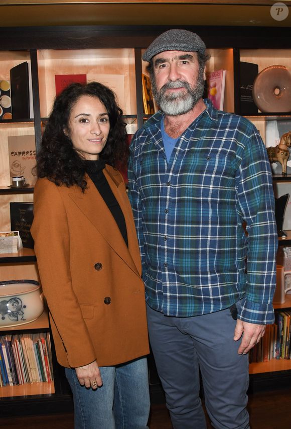 Exclusif - Rachida Brakni et Eric Cantona lors d'une conférence de presse de la série "Le voyageur: La permission de minuit" 

Photo : Coadic Guirec / Bestimage