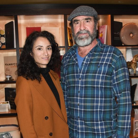 Exclusif - Rachida Brakni et Eric Cantona lors d'une conférence de presse de la série "Le voyageur: La permission de minuit" 

Photo : Coadic Guirec / Bestimage