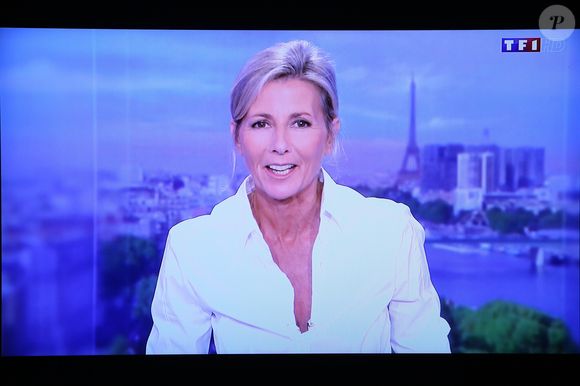 Claire Chazal a présenté son dernier JT sur TF1 le 13 septembre 2015.

Capture d'écran de la dernière présentation du journal télévisé de Claire Chazal sur TF1 le 13 septembre 2015. AGENCE / BESTIMAGE
