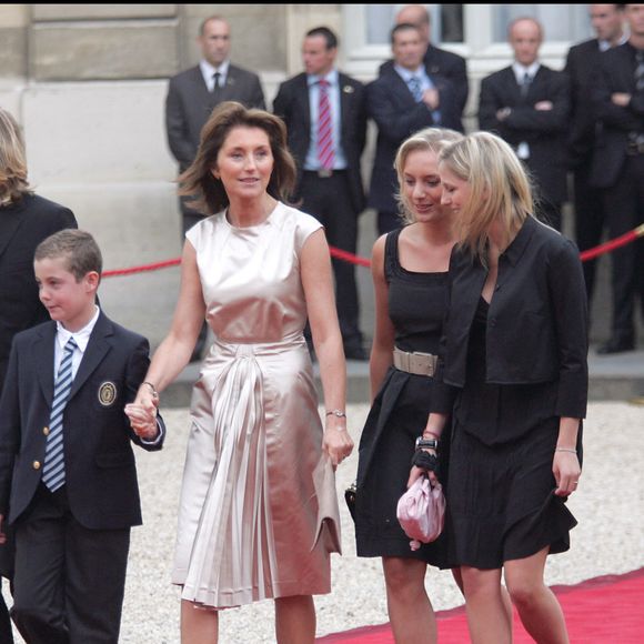 Le grand public l'a découvert lors de la passation de pouvoir en 2007 avec sa mère Cécilia ex-Sarkozy désormais Attias

Jean Sarkozy, Louis Sarkozy, Cécilia Attias, Jeanne-Marie Martin et Judith Martin au palais de l'Elysée en 2007
©GUIREC-MACAULT / BESTIMAGE