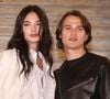 Très pudique sur sa vie privée, Deva Cassel a fait de rares confidences sur l’homme qui partage sa vie et sur les débuts de leur histoire d’amour.

Deva Cassel et Saul Nanni lors de la séance photo de la série Netflix « Le Léopard » à Rome, en Italie. Photo : Marco Provvisionato/IPA/ABACAPRESS.COM