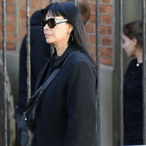 Mathilda May - Arrivées aux obsèques de Nadia Farès en l'église Saint-Jean-de-Montmartre à Paris, le 24 avril 2026. N.Farès est décédée le 17 avril 2026 quelques jours après un "incident cardiaque" survenu le 12 avril 2026 dans la piscine du complexe sportif, Blanche (9ème).
© Clément Prioli / Bestimage