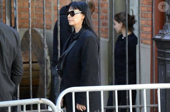Mathilda May - Arrivées aux obsèques de Nadia Farès en l'église Saint-Jean-de-Montmartre à Paris, le 24 avril 2026. N.Farès est décédée le 17 avril 2026 quelques jours après un "incident cardiaque" survenu le 12 avril 2026 dans la piscine du complexe sportif, Blanche (9ème).
© Clément Prioli / Bestimage