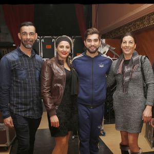 Kendji Girac, avec sa soeur et sa mère, en concert à La Cigale à Paris. Le 30 janvier 2015
© Alain GUIZARD