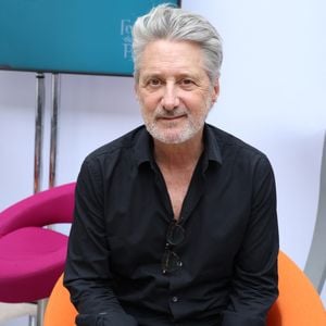 Antoine de Caunes au Festival du Livre de Paris 2025 au Grand Palais à Paris le 12 avril 2025.
© Denis Guignebourg / Bestimage