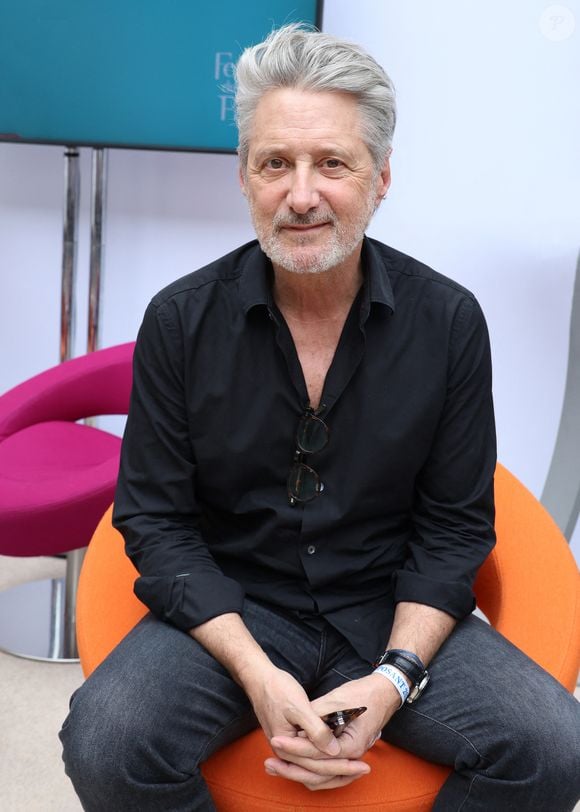 Antoine de Caunes au Festival du Livre de Paris 2025 au Grand Palais à Paris le 12 avril 2025.
© Denis Guignebourg / Bestimage