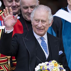 Bien que certains proches du célèbre monarque affirment que son passage à l'hôpital n'était pas vraiment une surprise, l'expert royal Hugo Vickers a, de son côté, révélé qu'il l'avait vu "en pleine forme" cette semaine.

Le roi Charles III d'Angleterre et Camilla Parker Bowles, reine consort d'Angleterre, participent au Royal Maundy Service à York, où le roi distribuera cérémonieusement de petites pièces d'argent appelées "Maundy money", comme aumône symbolique aux personnes âgées. Le 6 avril 2023. (AGENCE / BESTIMAGE).