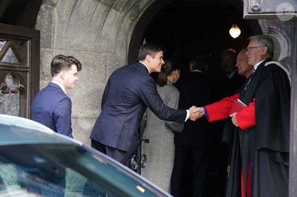 Samuel et Arthur Chatto arrivent à l'église paroissiale de Crathie, près de Balmoral, pour un service religieux, à l'occasion du premier anniversaire de la mort de la reine Elizabeth II. Vendredi 8 septembre 2023. Photo by Andrew Milligan/PA Wire/ABACAPRESS.COM