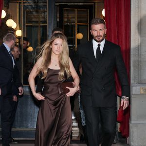 David Beckham et sa fille Harper Seven sortent de l'hôtel La Réserve Paris - Hotel and Spa pour se rendre au défilé de Victoria en marge de la Fashion Week de Paris (PFW), à Paris, France, le 7 mars 2025. © Cyril Moreau/Bestimage