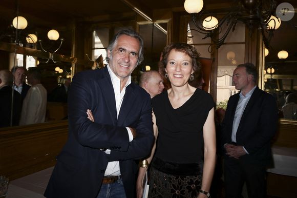 Exclusif - Richard Malka a reçu le Prix de La Revue des Deux Mondes 2025 des mains de Aurélie Julia et de Marc Ladreit de Lacharrière,  en présence de Luce Perrot, Valérie Toranian, Franz-Olivier Giesbert, Emmanuel Chain, Emmanuel Kasarhérou, et de nombreux invités au Bistrot de Paris. Paris, France, le 03 juin 2025. © Jack Tribeca / Bestimage
