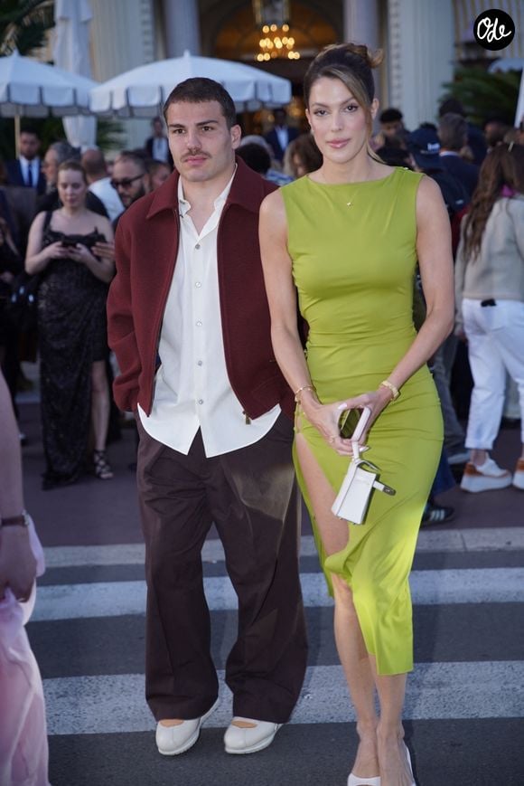 Iris Mittenaere (Miss France 2016 - Miss univers 2017) et son compagnon Antoine Dupont arrivent à la soirée "Kilian Paris" sur la plage du Carlton Beach Club lors du 79ème Festival International du Film de Cannes, le 19 mai 2026.
Backgrid USA / Bestimage