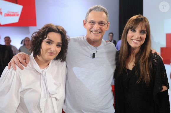 Exclusif - Vincent Dubois, sa fille Camille Dubois et Lynda Lemay lors de l'enregistrement de l'émission Vivement dimanche au studio Rive gauche, présentée par M.Drucker, diffusée sur France 3 le 10 mai 2026, à Paris, France, le 14 avril 2026. © Guillaume Gaffiot/Bestimage