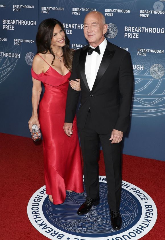 Célébrités et scientifiques se réunissent à l'occasion de la 11e cérémonie annuelle de remise du prix Breakthrough, qui se tient au Barker Hangar de Santa Monica, en Californie, le 5 avril 2025.
