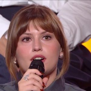 "Ma grand-mère maternelle, qui souffre de la maladie d’Alzheimer, était bénévole aux Restos du Cœur", s’est-elle souvenue avec émotion
Marine - Star Academy, 18 octobre 2025