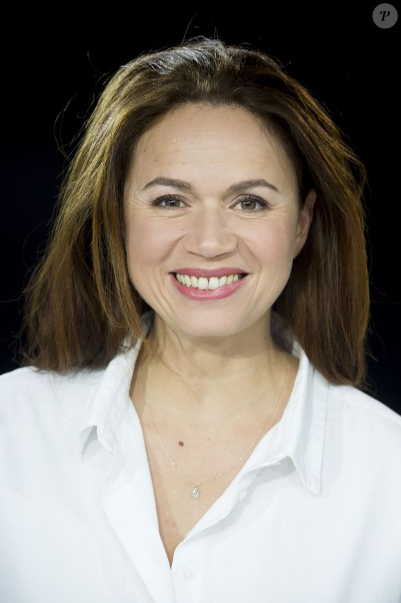 Une jolie promotion pour la journaliste bien connue des amateurs de politique. 

Exclusif - Myriam Encaoua - Rendez-vous avec les présentateurs de l'émission "Ca vous regarde" sur LCP le 8 octobre 2019.

© JB Autissier ,  Panoramic ,  Bestimage