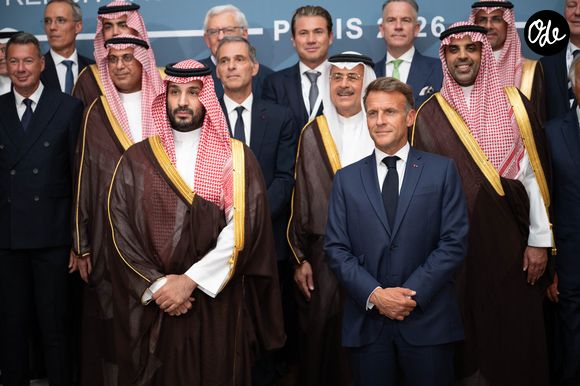 Au programme de sa rencontre très officielle avec Emmanuel Macron : un projet pharaonique qui s'apprête à bouleverser la région parisienne et ravir les amateurs de sensations fortes.

Le Prince héritier et Premier ministre d'Arabie saoudite Mohammed ben Salmane et le Président de la République Emmanuel Macron lors de la clôture du forum d’affaires franco-saoudien au cercle de l’Union Interalliée, à Paris. © Grégoire CAMPIONE/Pool/Bestimage