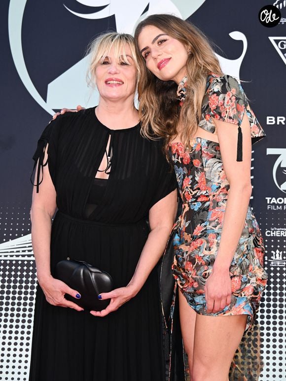 Emmanuelle Seigner et sa fille Morgane Polanski sur le tapis rouge lors de la 3e soirée du 72e Festival du film de Taormine, en Italie.
Zuma Press / Bestimage