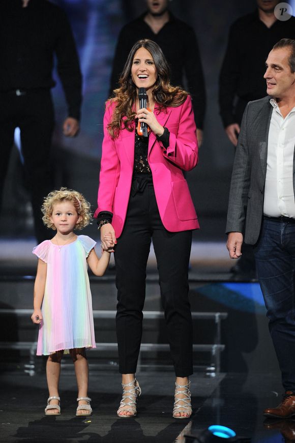 La femme de David Douillet Vanessa et leur fille Blanche lors de l'enregistrement de l'émission "La Chanson secrète 7 " à la Scène musicale à Paris, diffusée le 15 janvier 2021 sur TF1. Crédit Gaffiot-Moreau / Bestimage