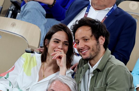 Le chanteur Vianney et sa femme Catherine Robert en tribunes lors des Internationaux de France de Tennis de Roland Garros 2025, à Paris, France, le 6 juin 2025. © Jacovides-Moreau/Bestimage