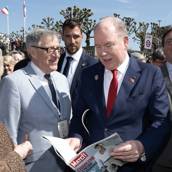 Le Prince Albert II de Monaco quitte la mairie pour se rendre à l'église Saint Laurent, le 10 avril 2025 à Torigny, France. Photo by David NIVIERE/ABACAPRESS.COM