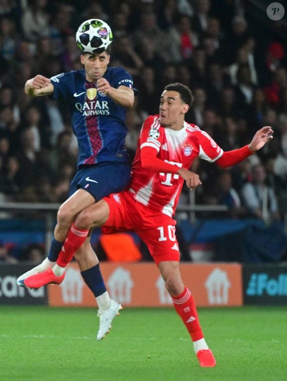 De nombreuses autres personnalités étaient également présentes dans les tribunes pour l'événement.
Match aller de la demi-finale de la Ligue Des Champions 2025-2026 (LDC) "Paris Saint-Germain (PSG) - Bayern Munich (5-4)" au Parc des Princes, le 28 avril 2026. © Christian Liewig/Bestimage