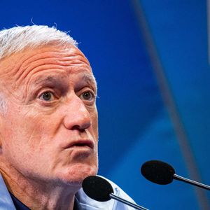 Didier Deschamps lors de la Première conférence de presse pour lancer la préparation des Bleus à l'Euro 2024 à Clairefontaine, le 29 mai 2024. 
© Baptiste Autissier / Panoramic / Bestimage