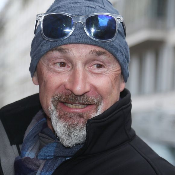 L'animateur a toutefois dû accepter de composer avec beaucoup moins d'argent.

Exclusif - Vincent Lagaf - Arrivées à l'enregistrement de l'émission "2h de Rire et de Direct" au Paradis Latin à Paris. Le 13 janvier 2020
© Panoramic / Bestimage