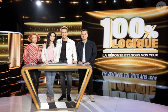 Exclusif - Cyril Féraud, Fabienne Carat, Laurent Luyat, Natasha St-Pier lors de l'enregistrement de l'émission "100% logique" présentée par C. Feraud et qui sera diffusée le 11 octobre 2025 au Studio du Lendit à Saint-Denis, France, le 8 mars 2025. © Cyril Moreau/Bestimage
