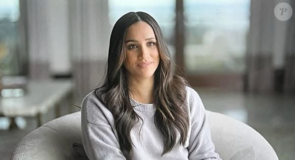 Là-bas en Californie, l'Américaine partage son temps entre cuisine avec les enfants, comme montré dans sa série Netflix intitulée With Love.

Images du documentaire Netflix "Harry & Meghan".