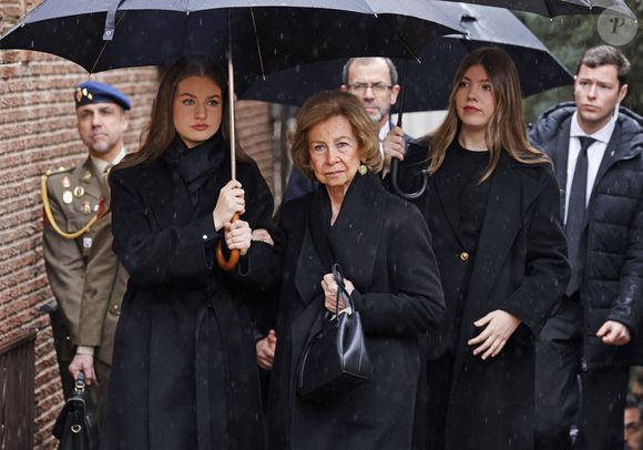 La petite soeur de leur grand-mère Sofia est décédée

La reine Sofia et ses petites-filles, la princesse Leonor et l'infante Sofia, arrivent à la cathédrale grecque orthodoxe Saint-André et Saint-Démétrius pour assister à la cérémonie en l'hommage d'Irène de Grèce, le 17 janvier 2026, à Madrid (Espagne). © José Ruiz/Europa Press/Bestimage