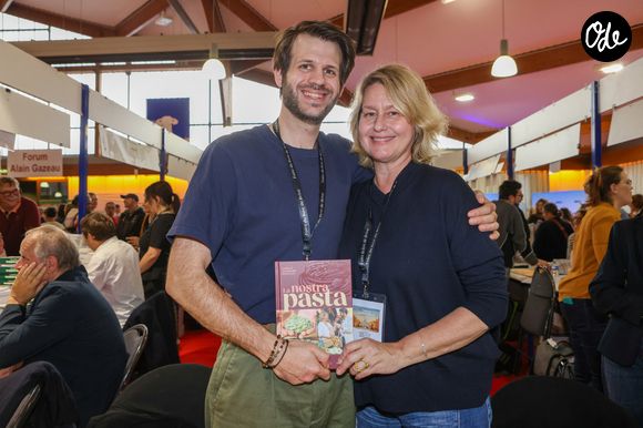 Alessandro et Luana Belmondo à la Halle Georges Brassens de Brive-la-Gaillarde pour la 43eme Foire du Livre de Brive, le 7 novembre 2025.©Jean-Marc LHOMER/Bestimage.