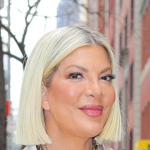 Dans le véhicule, quatre enfants étaient les siens et trois autres, des enfants d'amis

Tori Spelling quittant le Drew Barrymore Show à New York City, NY, USA le 11 mars 2026. Photo by Felipe Ramales/Splash News/ABACAPRESS.COM
