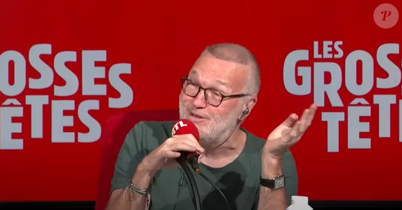 En effet, l'ancien compagnon d'Hugo Manos s'est présenté au micro de la station de radio le crane presque rasé.

Laurent Ruquier sur RTL pour présenter "Les Grosses têtes"