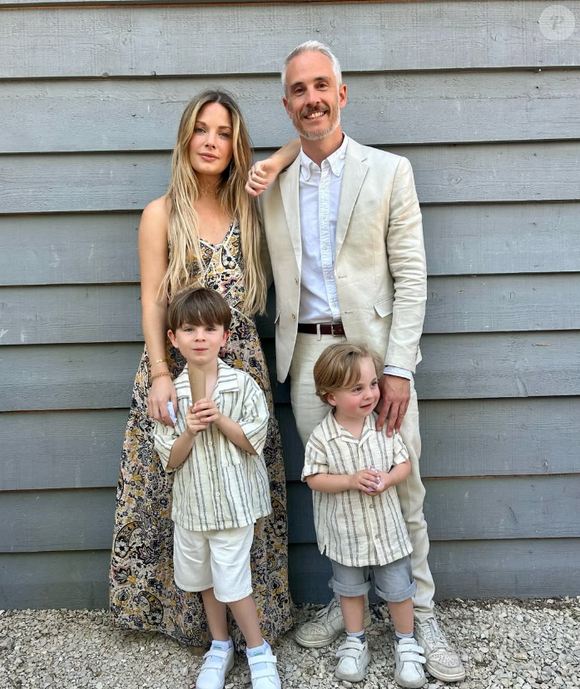 Depuis, son compagnon la voit autrement
Claire de "Koh-Lanta" avec son mari et ses enfants - Instagram, 30 avril 2025