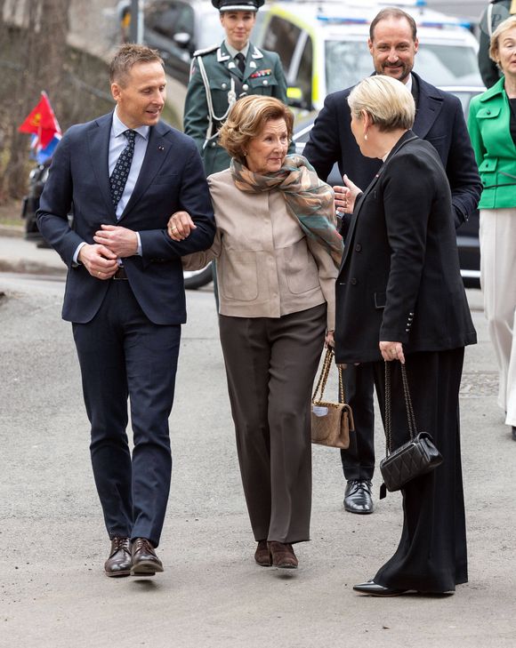 La présidente Halla Tómasdóttir ,son mari Björn Skúlason, la reine Sonja de Norvège, le prince Haakon de Norvège à Oslo, le 9 avril 2025. Dana Press / Bestimage