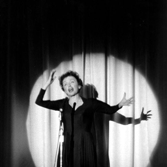 Edith Piaf en concert à Paris en France le 15 mai 1959. Photo by UPPA/Photoshot/ABACAPRESS.COM