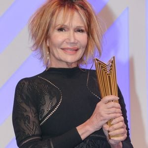 Clémentine Célarié (meilleure actrice pour la série Les randonneuses) - Photocall de la soirée de clôture du festival Series Mania 2023 à Lille le 24 mars 2023. © Stéphane Vansteenkiste / Bestimage