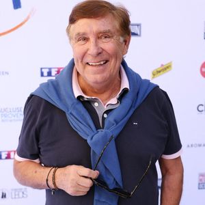 Jean-Pierre Foucault participe au FESTIFF (Festival du CINEMA FeelGood) à L'Isle sur la Sorgue, France, le 12 octobre 2025. Photo par Jerome Domine/ABACAPRESS.COM