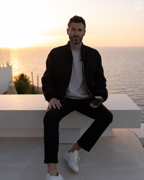 Anthony Bourbon, Instagram