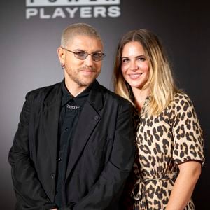 Devenu depuis un DJ reconnu et papa d'une petite Hayden, Mosimann s'apprête désormais à revenir là où sa vie a basculé mais à une toute autre place

Mosimann et sa meilleure amie et manageuse Maud au photocall de la soirée des Billboard Power Players à la salle Cortot à Paris le 15 septembre 2026. © Pierre Perusseau / Bestimage