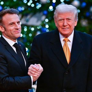 Et Donald Trump n'a pas tari d'éloges au sujet du futur roi d'Angleterre 

Le président français Emmanuel Macron recoit le président américain élu Donald Trump et le président ukrainien Volodymyr Zelenskiy au palais de l'Élysée après une réunion trilatérale dans le cadre des cérémonies de réouverture de la cathédrale Notre-Dame de Paris, cinq ans et demi après l'incendie, à Paris, France, le 7 décembre 2024. © Christian Liewig /Bestimage